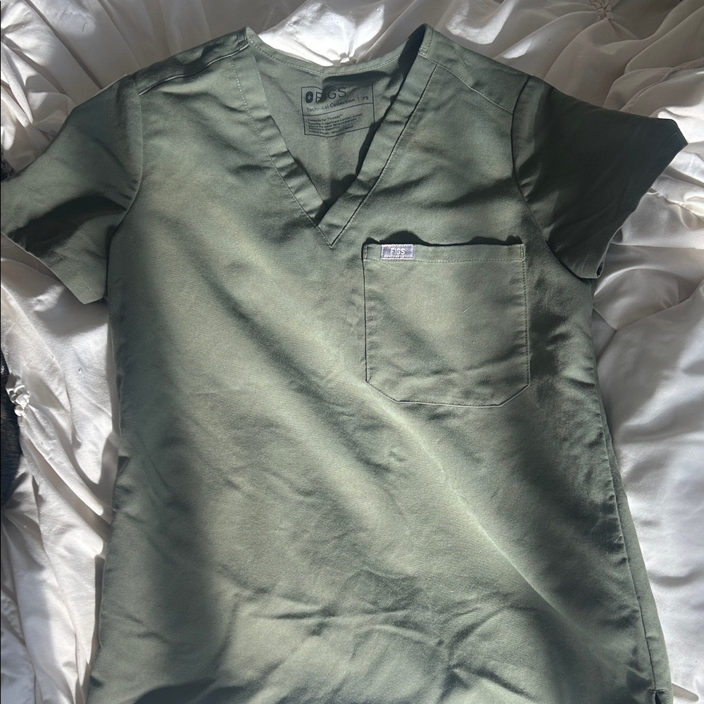 Figs one pocket scrub top xs - Moss